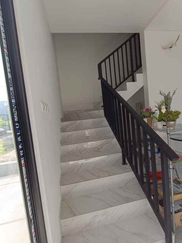 dijual rumah sawangan depok