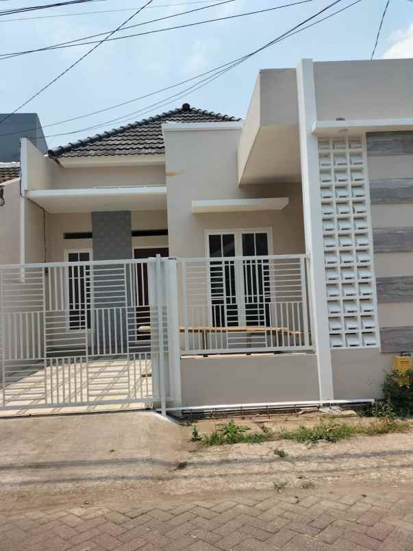 dijual rumah sawojajar