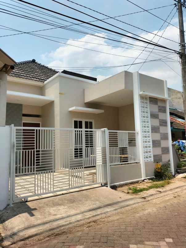 dijual rumah sawojajar