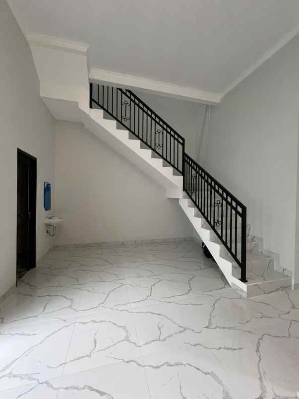 dijual rumah sawojajar