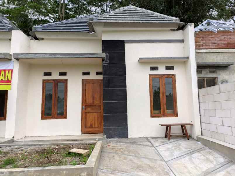 dijual rumah secang