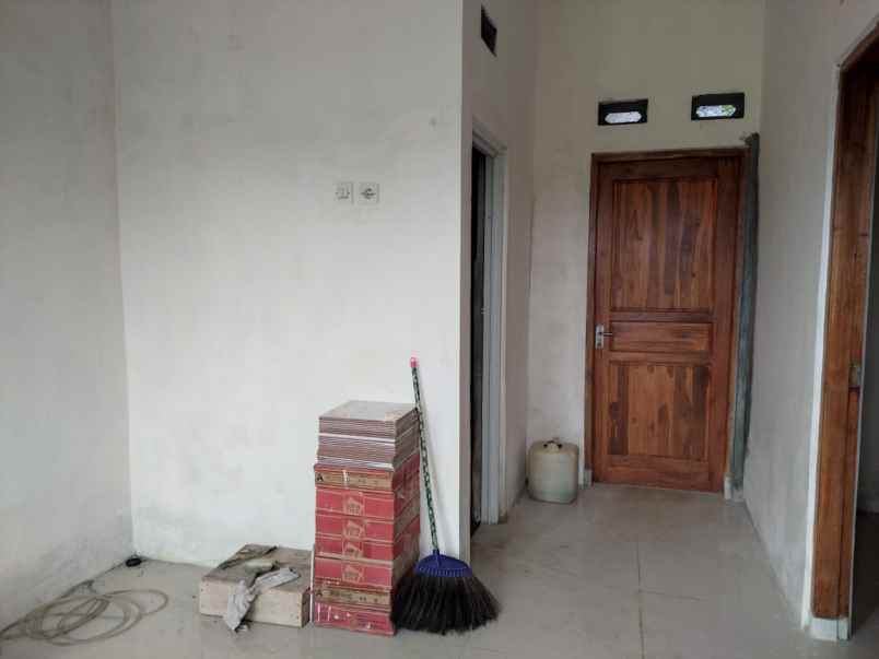 dijual rumah secang