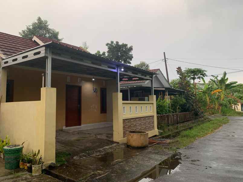 dijual rumah second akses mudah ramai penduduk