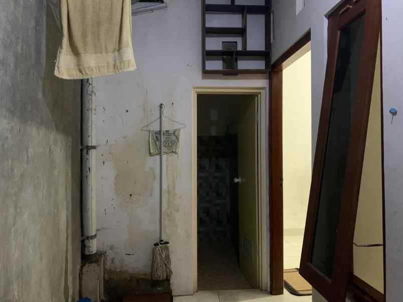 dijual rumah second akses mudah ramai penduduk