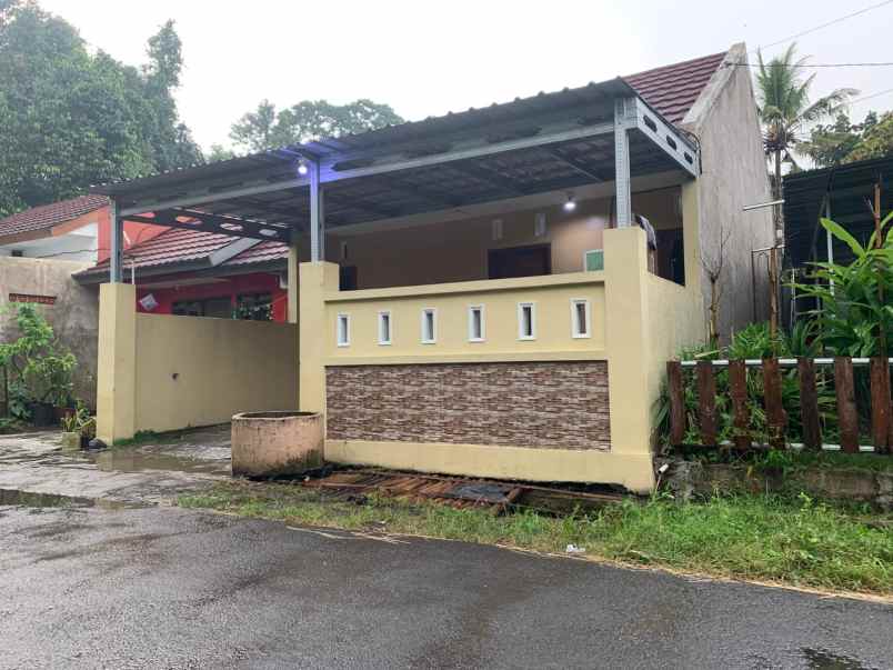 dijual rumah second akses mudah ramai penduduk