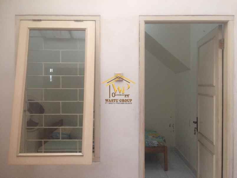 dijual rumah second dekat ykpn di seturan