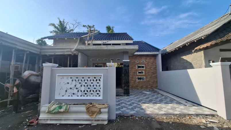 dijual rumah selomartani