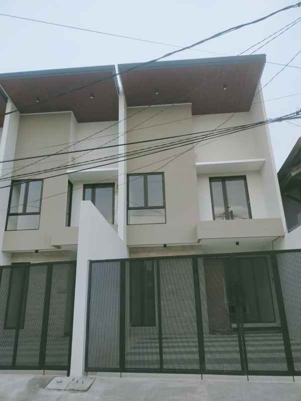 dijual rumah semampir