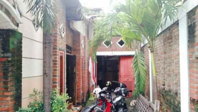 dijual rumah semampir tengah