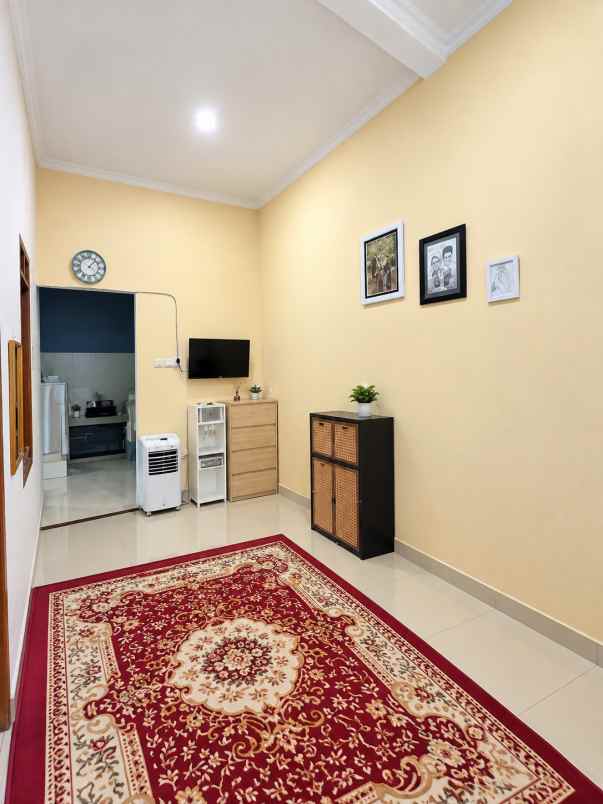 dijual rumah serua ciputat