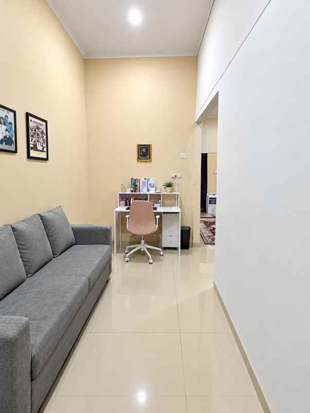 dijual rumah serua ciputat