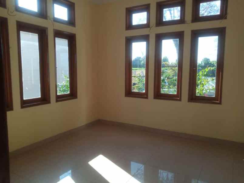 dijual rumah setiabudi regency