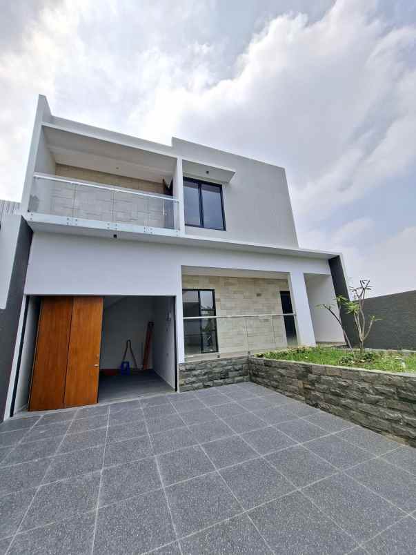 dijual rumah setiabudi regency