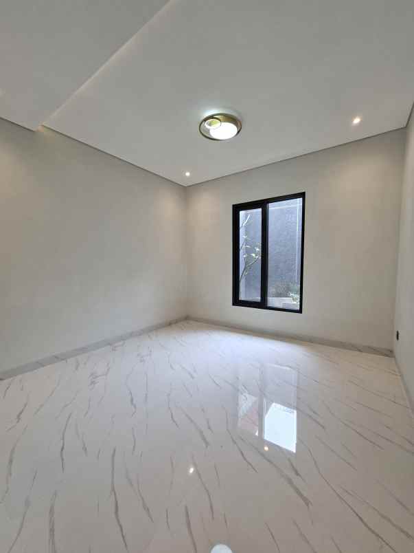 dijual rumah setiabudi regency