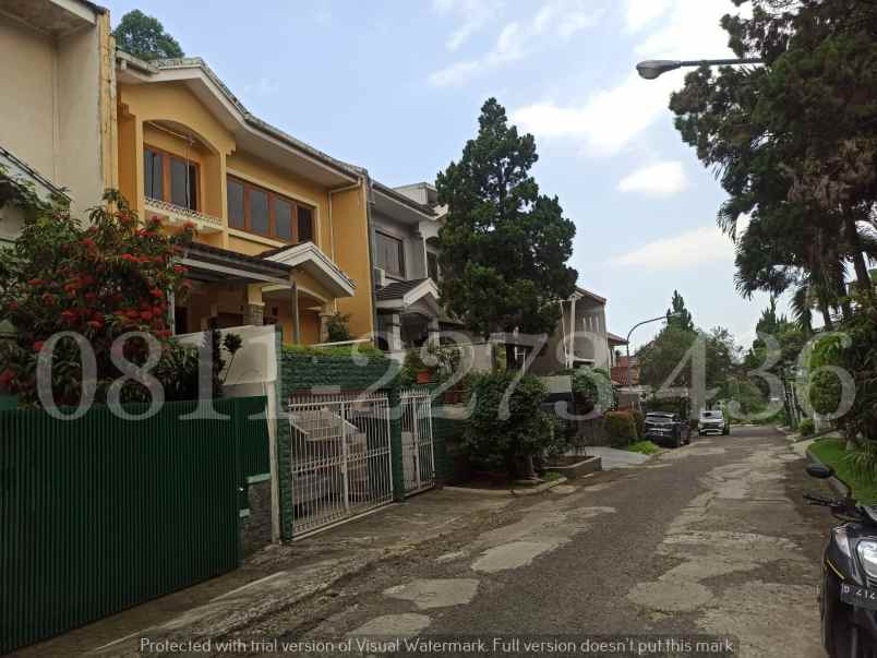 dijual rumah setraduta