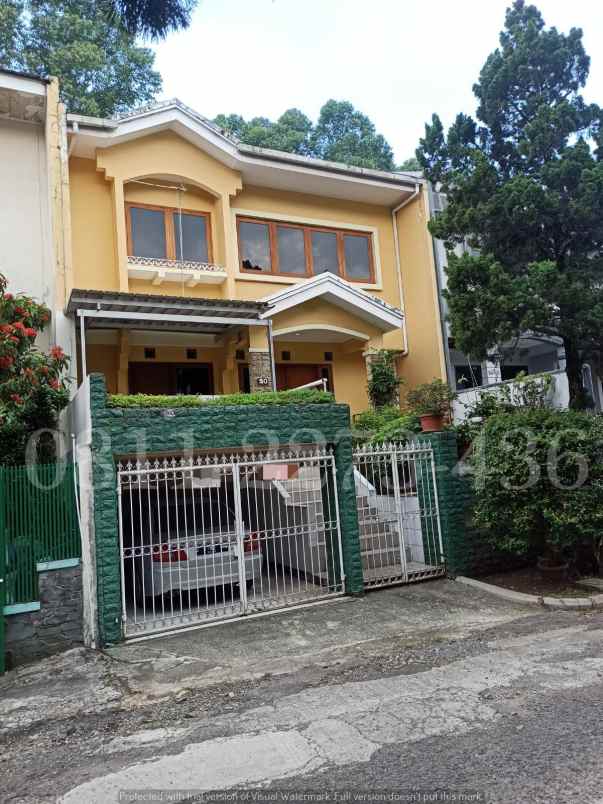 dijual rumah setraduta