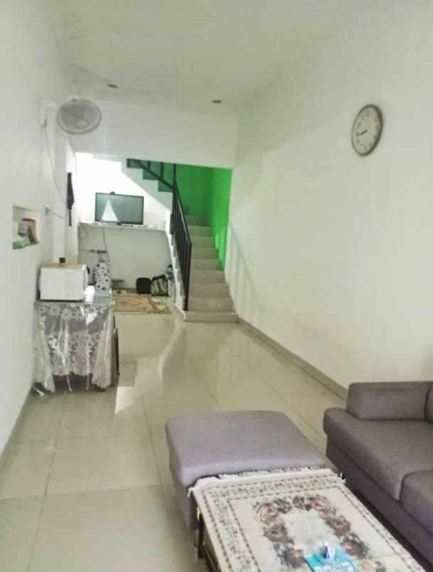 dijual rumah siap huni 2 lantai kelapa dua depok