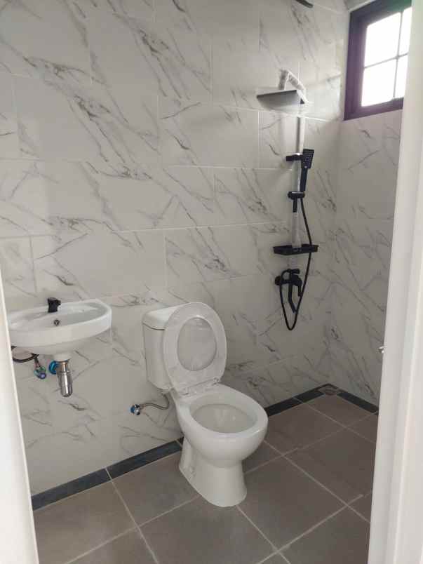 dijual rumah siap huni di griya alam sentul city