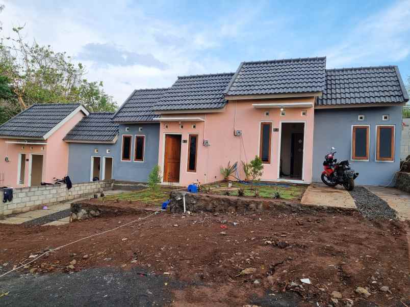 dijual rumah sindet