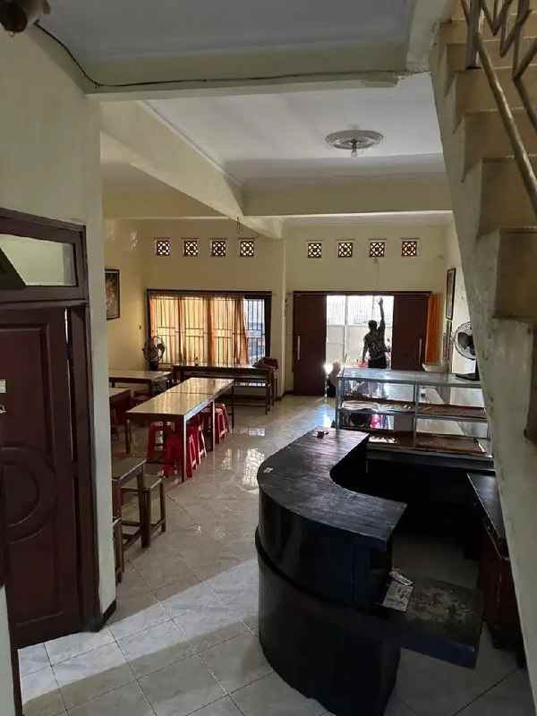 dijual rumah siwalankerto timur