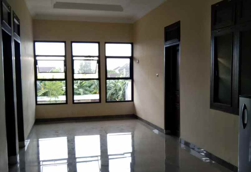 dijual rumah strategis 2 lantai sukoharjo