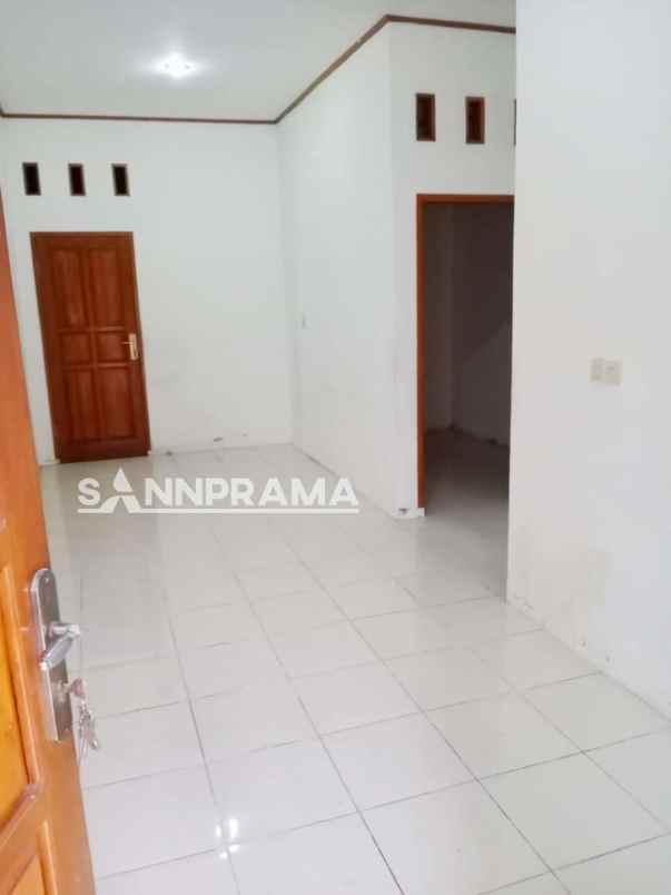 dijual rumah sukamaju