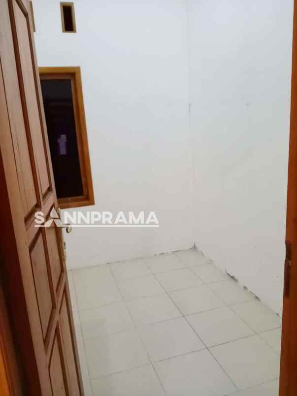 dijual rumah sukamaju