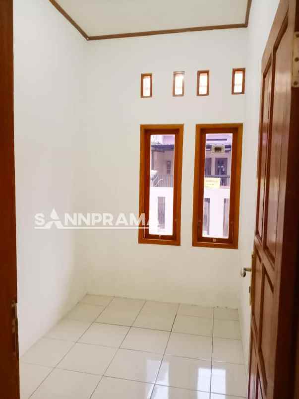 dijual rumah sukamaju