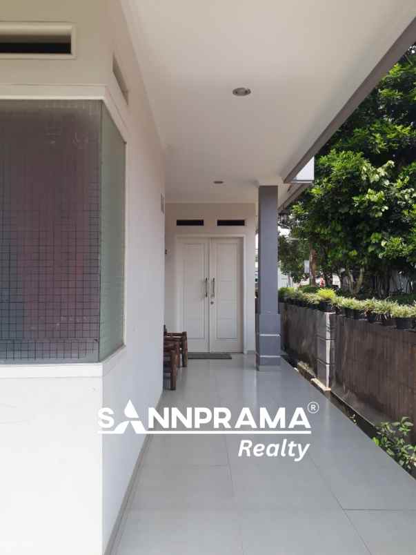 dijual rumah sukamaju