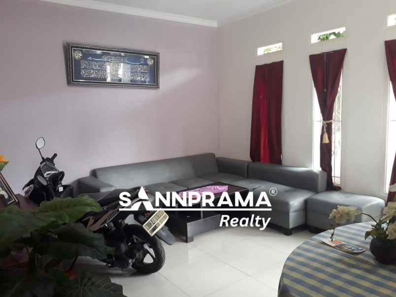 dijual rumah sukamaju