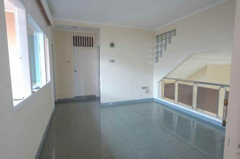 dijual rumah sukanagara antapani kota