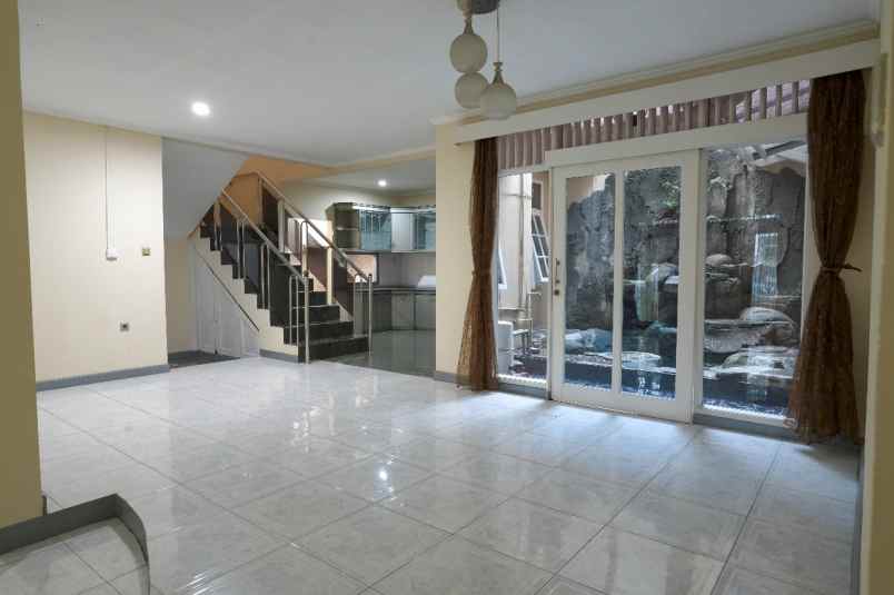 dijual rumah sukanagara antapani kota