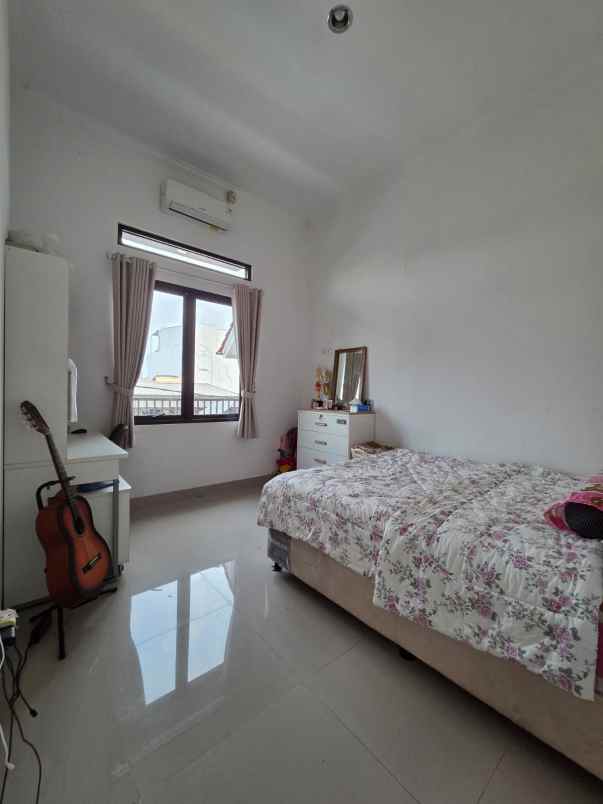 dijual rumah sukatani permai rt 12 rw