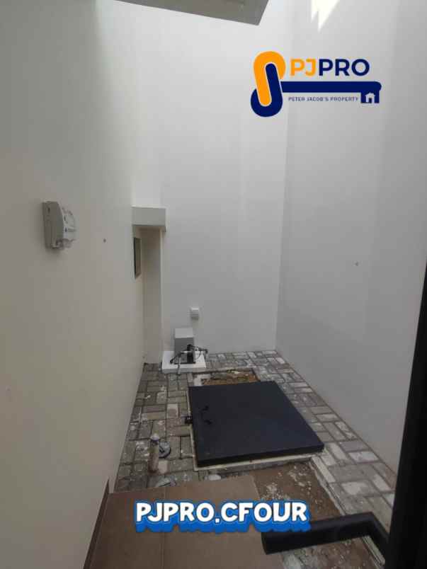 dijual rumah summarecon crown gading