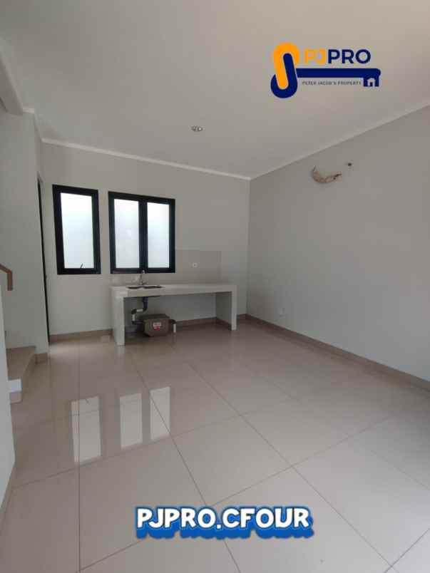 dijual rumah summarecon crown gading