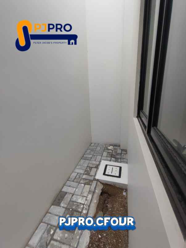 dijual rumah summarecon crown gading