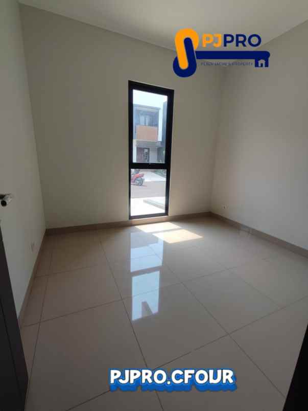 dijual rumah summarecon crown gading