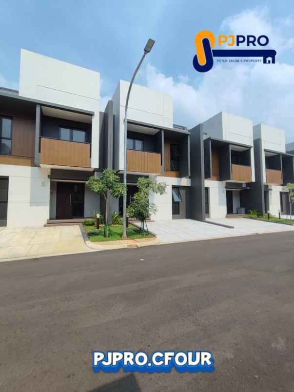 dijual rumah summarecon crown gading