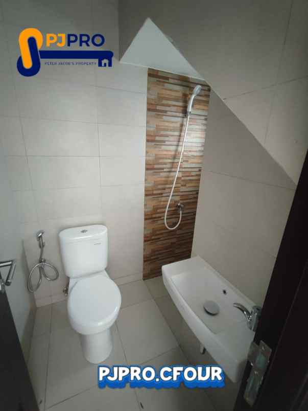 dijual rumah summarecon crown gading