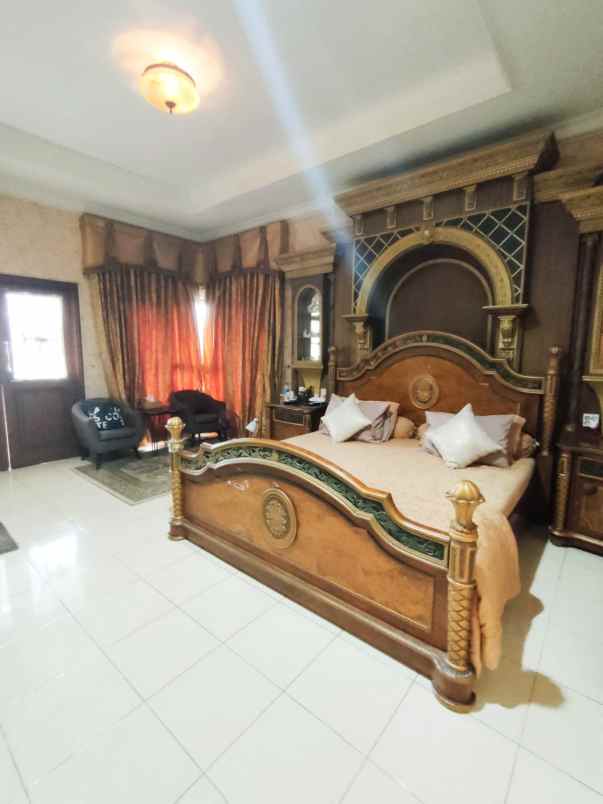 dijual rumah taman century 1