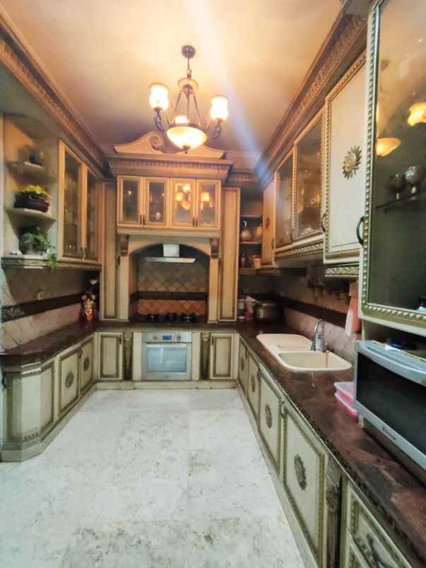 dijual rumah taman century 1