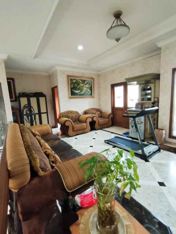 dijual rumah taman century 1