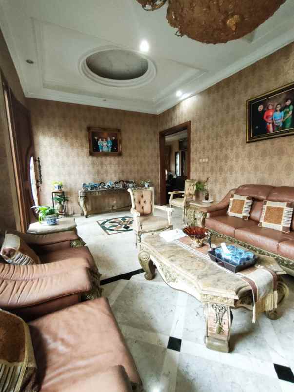 dijual rumah taman century 1