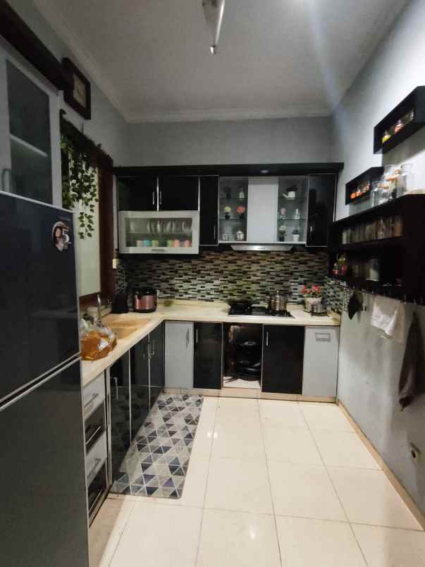 dijual rumah taman century 1