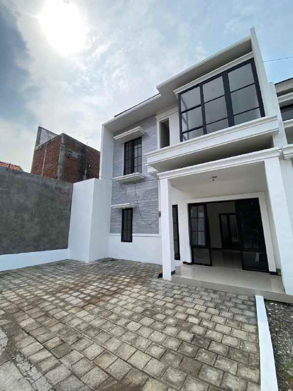 dijual rumah taman jivva magersari