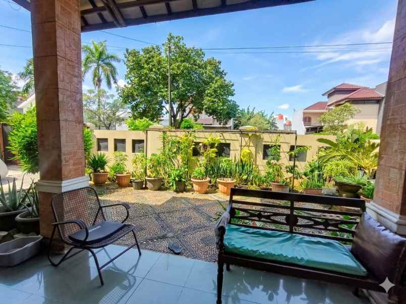 dijual rumah taman modern