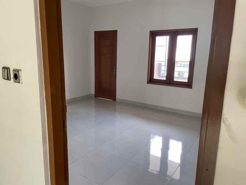 dijual rumah taman pegangsaan