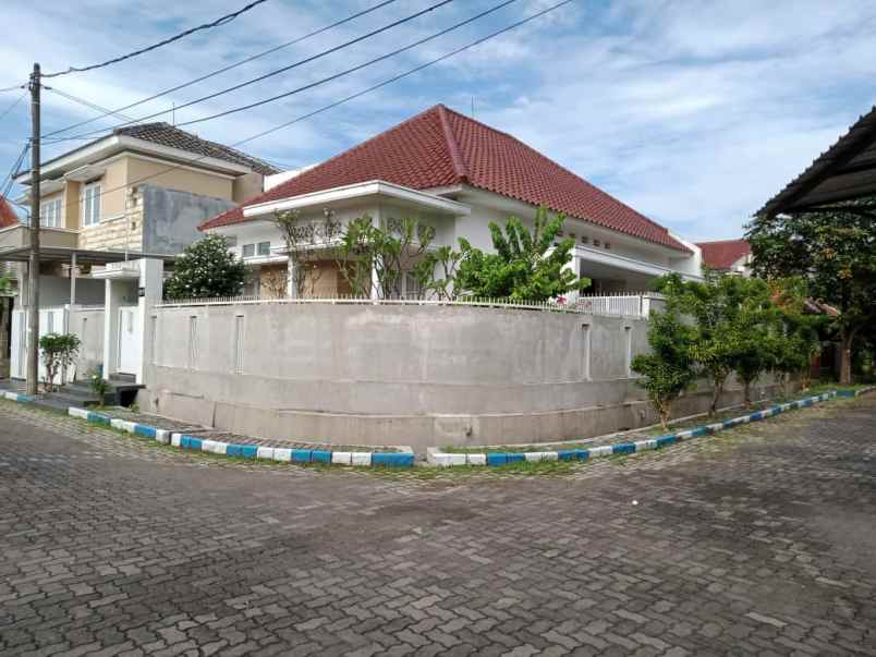dijual rumah tanah luas pbi araya malang