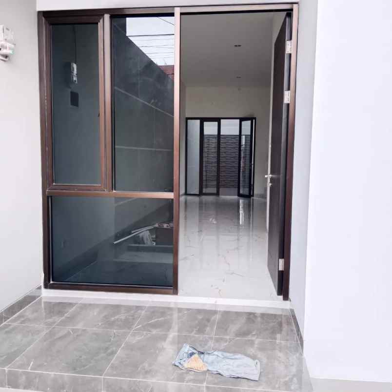 dijual rumah tenggilis mejoyo