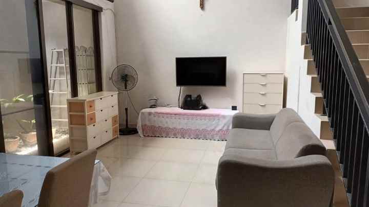 dijual rumah tenggilis utara